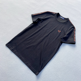 FRED PERRY CAMISETA RINGER CON CINTA A CONTRASTE 2