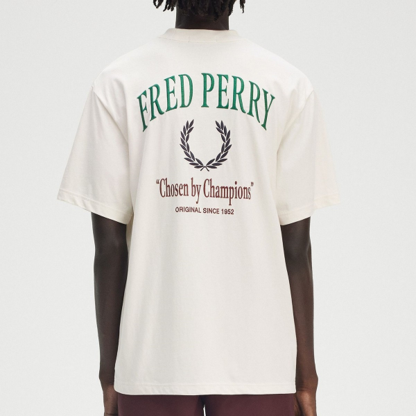 FRED PERRY CAMISETA TEXTO BORDADO