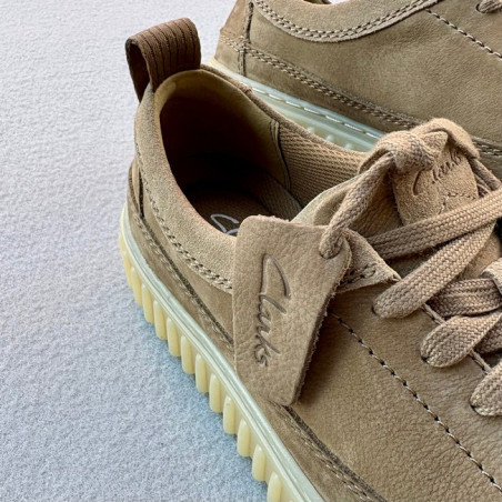 CLARKS ZAPATO TORHILL LACE DARK SAND NUBUCK