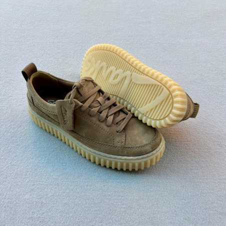 CLARKS ZAPATO TORHILL LACE DARK SAND NUBUCK