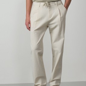 ETIEM PANTALÓN DE UNA PINZA RAYA FINA SEERSUCKER