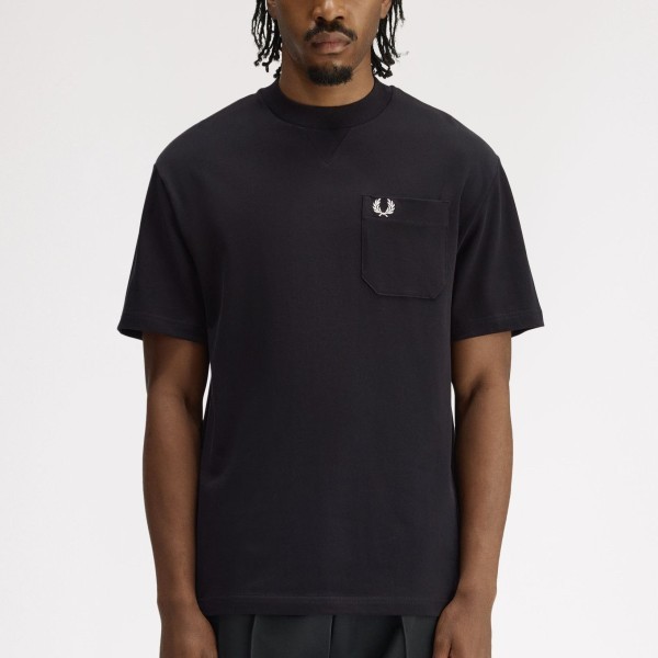 FRED PERRY CAMISETA CORTE RELAJAD BOLSILLO