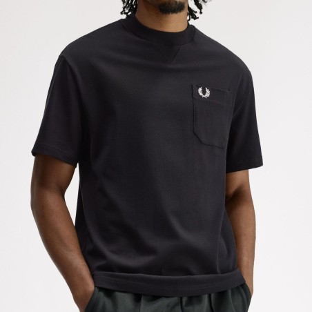 FRED PERRY CAMISETA CORTE RELAJAD BOLSILLO