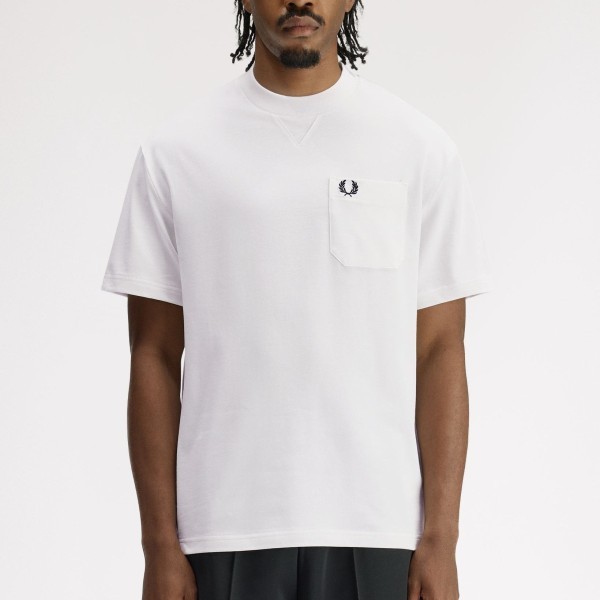 FRED PERRY CAMISETA CORTE RELAJAD BOLSILLO